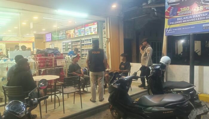 Kapolsek Mandalle Pimpin Langsung Patroli Malam, Pastikan Kamtibmas Tetap Kondusif