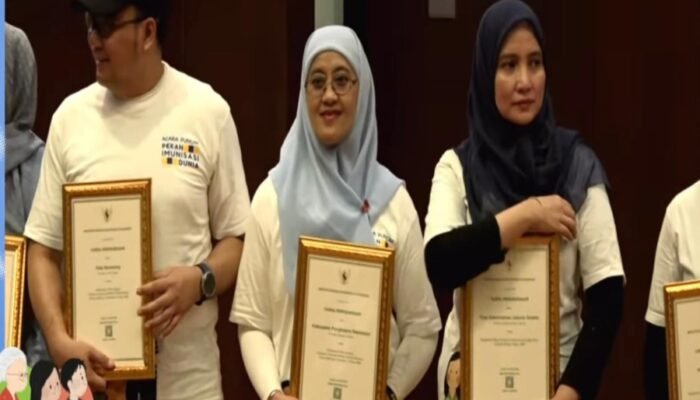 Pemkab Pangkep Raih Penghargaan Nasional Cakupan Imunisasi Rutin Terbaik dari Kemenkes RI