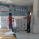 Bhabinkamtibmas Samalewa Pastikan Beras Bantuan Pemerintah Tersimpan Aman