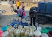 Polsek Mandalle Salurkan Air Bersih, Bantu Warga Pesisir Hadapi Kemarau