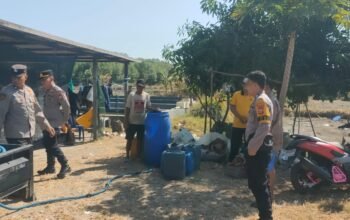 Polsek Mandalle Salurkan Air Bersih kepada Warga Terdampak Kemarau