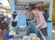 Kapolsek Bungoro AKP Syaifuddin Turun Langsung Antar Air Bersih ke Kampung Majannang, Warga Antusias Sambut