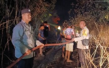 Personel Polsek Balocci Gerak Cepat Tangani Kebakaran Lahan 12 Hektare di Peokang
