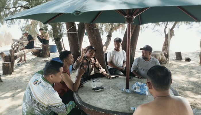 Bhabinkamtibmas Pantau Situasi Kamtibmas di Pulau Wisata Panambungan