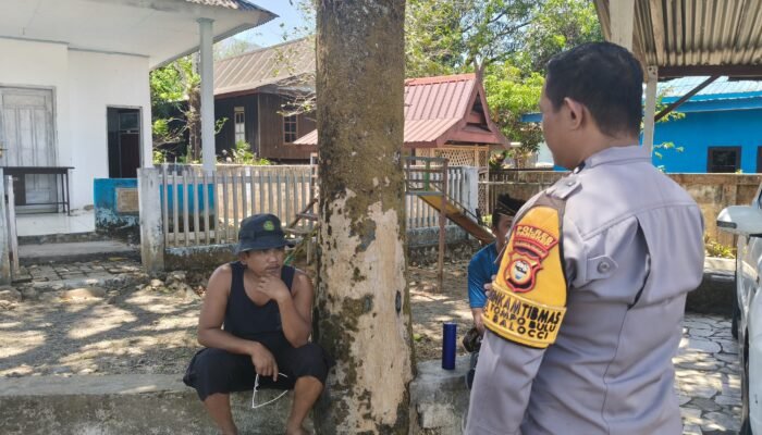 Bhabinkamtibmas Desa Tompo Bulu Sampaikan Imbauan Kamtibmas, Warga Diminta Waspada Kebakaran di Tengah Kemarau Panjang