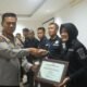 Kabid Humas Polda Sulsel Berikan Penghargaan kepada Jajaran Berprestasi dalam Rakernis T.A. 2026