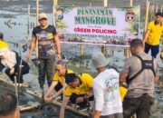 Kapolsek Bungoro Hadiri Penanaman Mangrove di Pantai Biringkassi lewat Program Green Policing