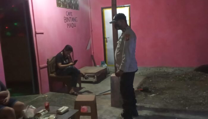 Jaga Kondusifitas Wilayah, Polsek Mandalle Gelar Patroli Malam