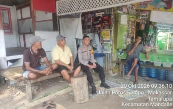 Bhabinkamtibmas Polsek Mandalle Sambangi Warga, Sampaikan Imbauan Kamtibmas