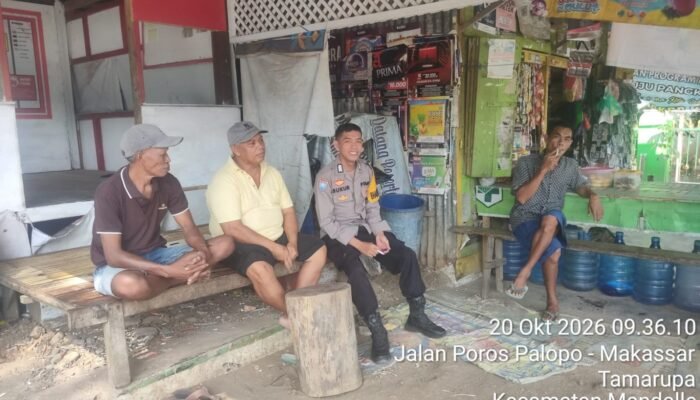 Bhabinkamtibmas Polsek Mandalle Sambangi Warga, Sampaikan Imbauan Kamtibmas