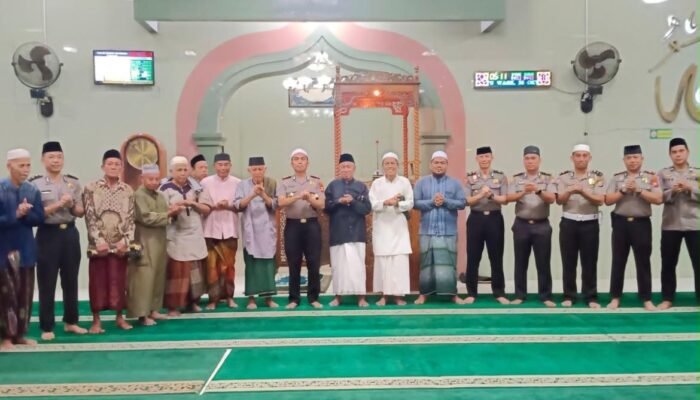 Subuh Keliling, Kapolres Pangkep Sampaikan Imbauan Kamtibmas dalam Program 100 Hari Kerja Kapolri