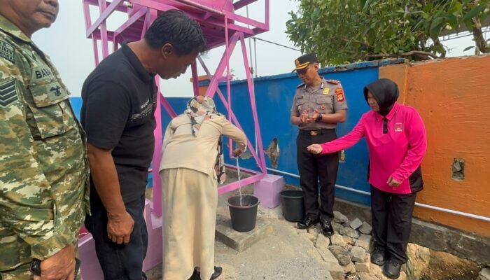 Peduli Kebutuhan Air Bersih, Kapolres Pangkep Resmikan Sumur Bor Bantuan untuk Warga Pabundukang