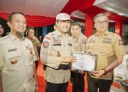 Wabup Barru Terima Penghargaan Menteri Sosial atas Dedikasi dalam Penanggulangan Bencana