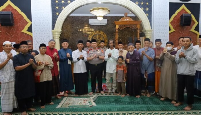 Lewat Subuh Keliling, Kapolda Sulsel Hidupkan Semangat Tudang Sipulung, Perkuat Polisi Bersama Masyarakat Jaga Kamtibmas