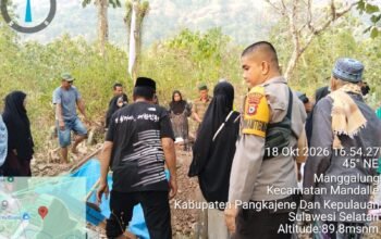 Wujud Kepedulian kepada Warga, Bhabinkamtibmas Polsek Mandalle Melayat dan Kawal Pemakaman Almarhumah Rappe