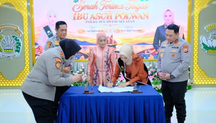 Ny. Dewi Awal Chairuddin Resmi Emban Amanah sebagai Ibu Asuh Polwan Polda Sulsel