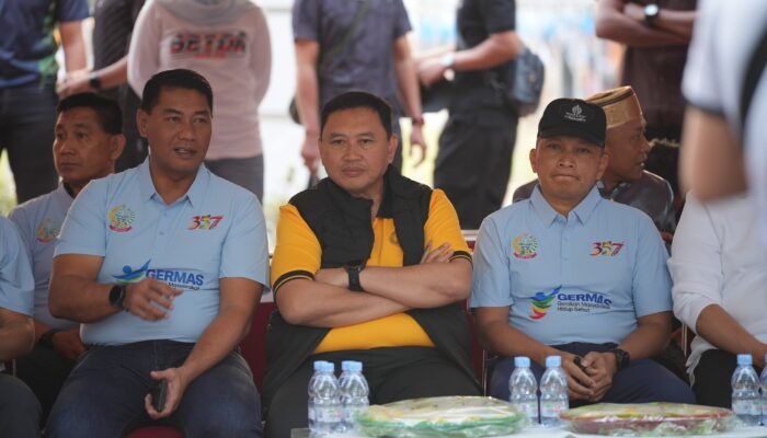 Kapolda Sulsel Hadiri Jalan Santai Anti Mager dan Pasar Murah Hari Jadi ke-357 Sulsel, Dukung Program Pemerintah untuk Kesejahteraan Masyarakat