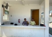 Bhabinkamtibmas Mandalle Sambangi Pos Keamanan PT Wings, Sampaikan Pesan Kamtibmas