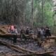Personel Polsek Bungoro Datangi TKP Karhutla di Kawasan Hutan Lindung Gunung Masumpang