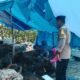 Bhabinkamtibmas Polsek Liukang Tangaya Sambangi Warga Pekerja Rumput Laut, Sampaikan Pesan Kamtibmas