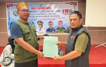 Siap Bikin Kejutan di Kota Sutera Sukri Mengambil Formulir Pendaptaran Calon Ketua PD IWO Pinrang ​