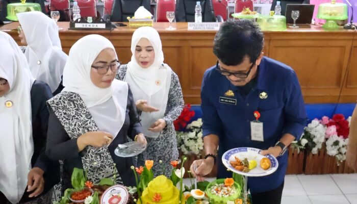 Buka Webinar Nasional IBI Sekda Pinrang Minta Bidan Manfaatkan Teknologi Kesehatan
