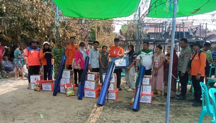 Diduga Korsleting Listrik Tiga Rumah Panggung di Kampung Baru Ongkoe Pinrang Ludes Terbakar