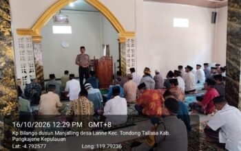 Jumat Keliling di Masjid Al Qarar, Kapolsek Tondong Tallasa Edukasi Warga tentang Kamtibmas dan Bahaya Karhutla