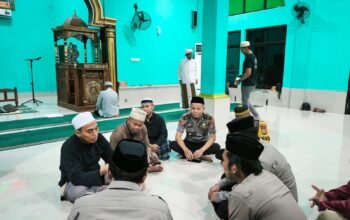 Kapolres Pangkep Laksanakan Shalat Isya Berjamaah, Perkuat Silaturahmi dan Wujudkan Polisi Religius Bersama Masyarakat