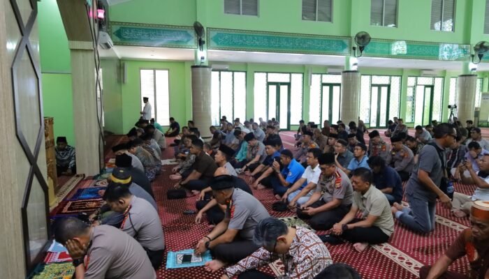 Melalui Jumat Keliling di Masjid Al Mukhlishin, Kapolda Sulsel Perkuat Sinergi Polri dan Masyarakat dalam Menjaga Kamtibmas