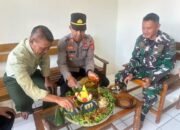 Kapolsek Ma’rang Bersama Personel Sambangi Koramil, Berikan Ucapan HUT TNI ke-81