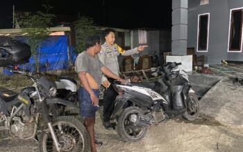 Sambang Warga Malam Hari, Bhabinkamtibmas Mandalle Sampaikan Himbauan Kamtibmas