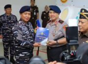 Momentum Hari Kesehatan TNI AL 2026, Kapolda Sulsel Terima Brevet Kehormatan Hiperbarik dari Dankodaeral VI
