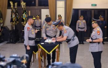 Kapolri Lantik Irjen Pol. Dr. M. Awal Chairuddin sebagai Kapolda Sulsel Gantikan Irjen Pol. Djuhandhani Rahardjo Puro
