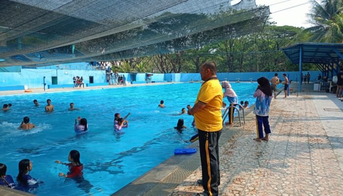 Pastikan Keamanan Wisata, Bhabinkamtibmas Bontoa Cek Kesiapan Kolam Renang Tonasa