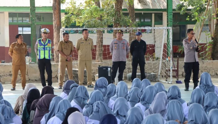 Kapolres Pangkep Edukasi Pelajar tentang Layanan 110, Keselamatan Berlalu Lintas, dan Bahaya Judi Online